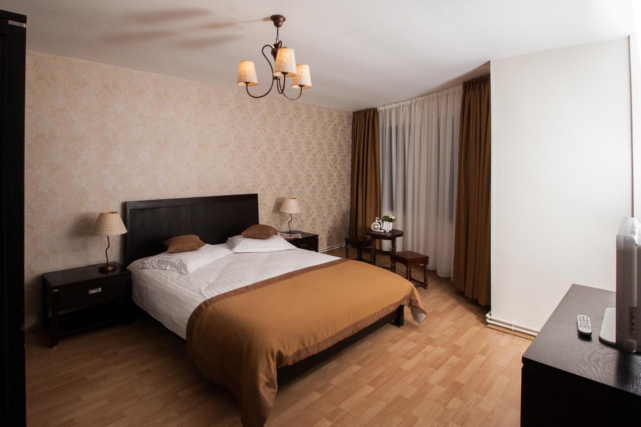 Complex Mona Caraiman Hotel Buşteni Eksteriør billede